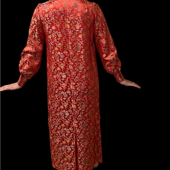 Vintage Asian long jacket with beautiful side detail and red satin lining - Picture 2 of 9